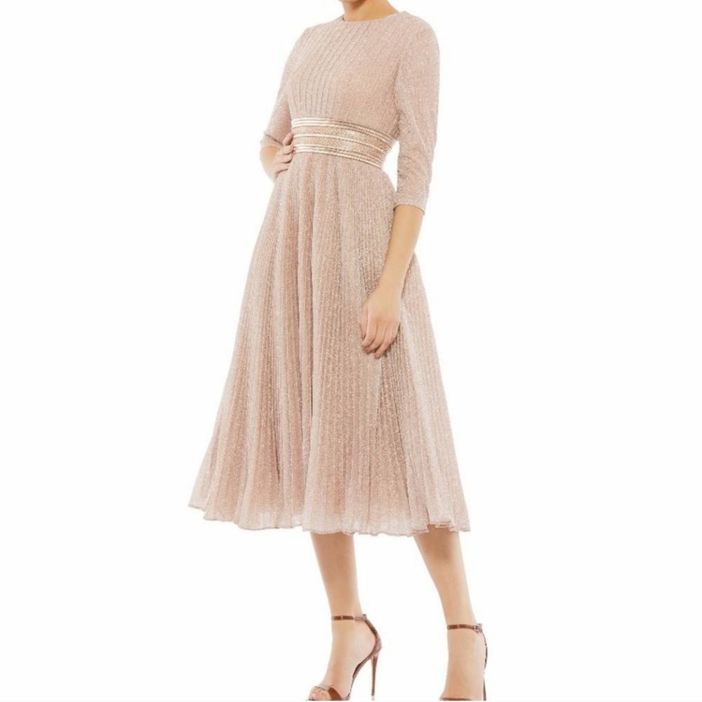 Rose gold Mac Duggal size 16 new with tag beautiful dress.
